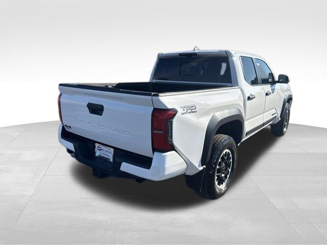 Used 2024 Toyota Tacoma TRD Off-Road w/ TRD Off Road Premium Package AWD/4WD image 5