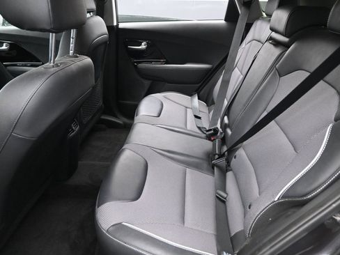 Used 2020 Kia Niro EX image 27
