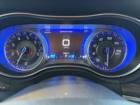 Used 2018 Chrysler 300 Touring L image 14