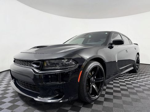 Used 2022 Dodge Charger R/T w/ Blacktop Package RWD image 2