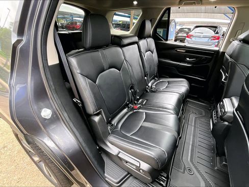 Certified 2025 Honda Pilot Touring image 20