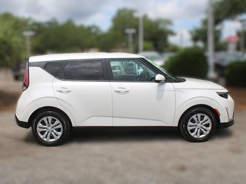 Used 2023 Kia Soul LX FWD image 5