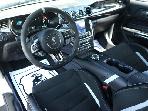 Used 2022 Ford Mustang Shelby GT500 w/ Carbon Fiber Track Pack RWD image 16