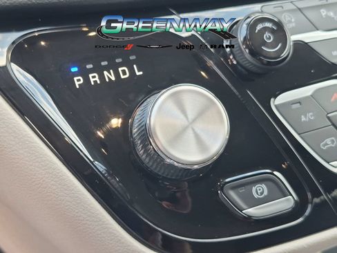 Used 2023 Chrysler Pacifica Touring-L FWD image 20