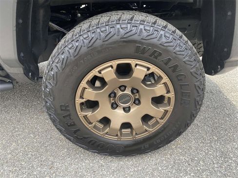 Used 2025 Toyota Tacoma Trailhunter image 8