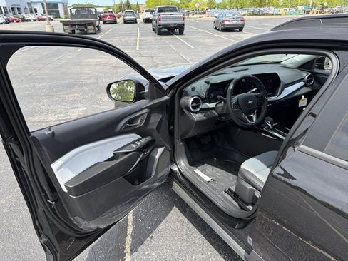 New 2026 Chevrolet Trax LT w/ Sunroof Package FWD image 10
