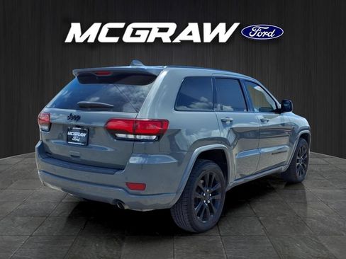 Used 2020 Jeep Grand Cherokee Altitude RWD image 4