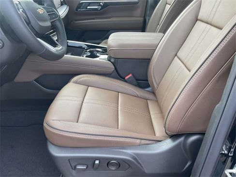 New 2025 Chevrolet Suburban High Country image 7