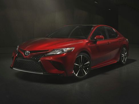 Used 2020 Toyota Camry XSE FWD image 1