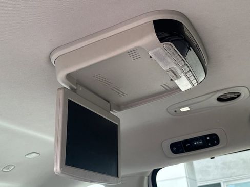 Used 2020 Chrysler Pacifica Touring-L w/ Premium Audio Group image 17