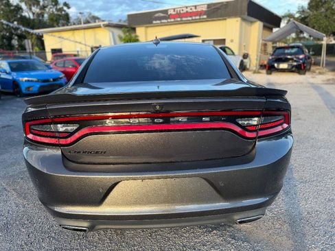 Used 2017 Dodge Charger SXT w/ Blacktop Package RWD image 6