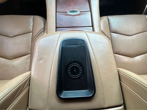 Used 2017 Cadillac Escalade Platinum RWD image 43