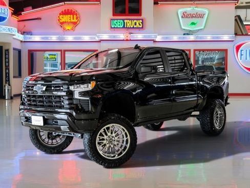 Used 2024 Chevrolet Silverado 1500 RST w/ Z71 Off-Road Package AWD/4WD image 2