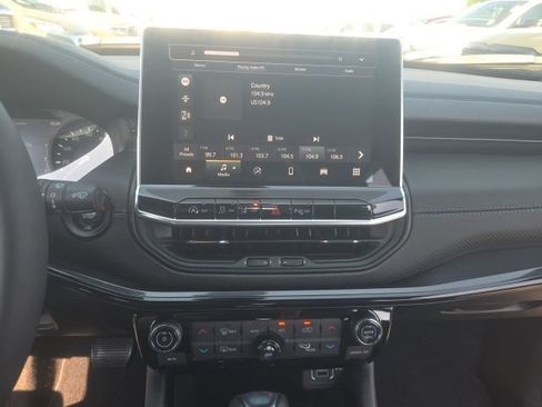 Used 2025 Jeep Compass Limited w/ Sun & Sound Group AWD/4WD image 31