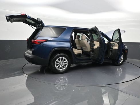 Used 2023 Chevrolet Traverse LS FWD image 31