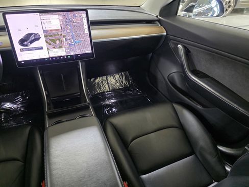 Used 2018 Tesla Model 3 Long Range image 17
