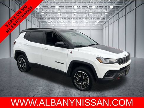 Used 2024 Jeep Compass Trailhawk AWD/4WD image 1