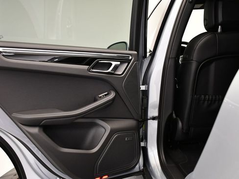 Certified 2026 Porsche Macan AWD/4WD image 42
