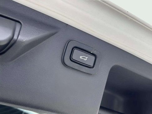 Used 2020 Land Rover Discovery Sport S image 23