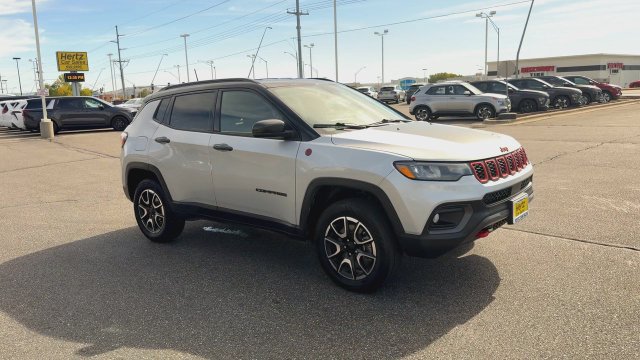 Used 2024 Jeep Compass Trailhawk AWD/4WD image 2