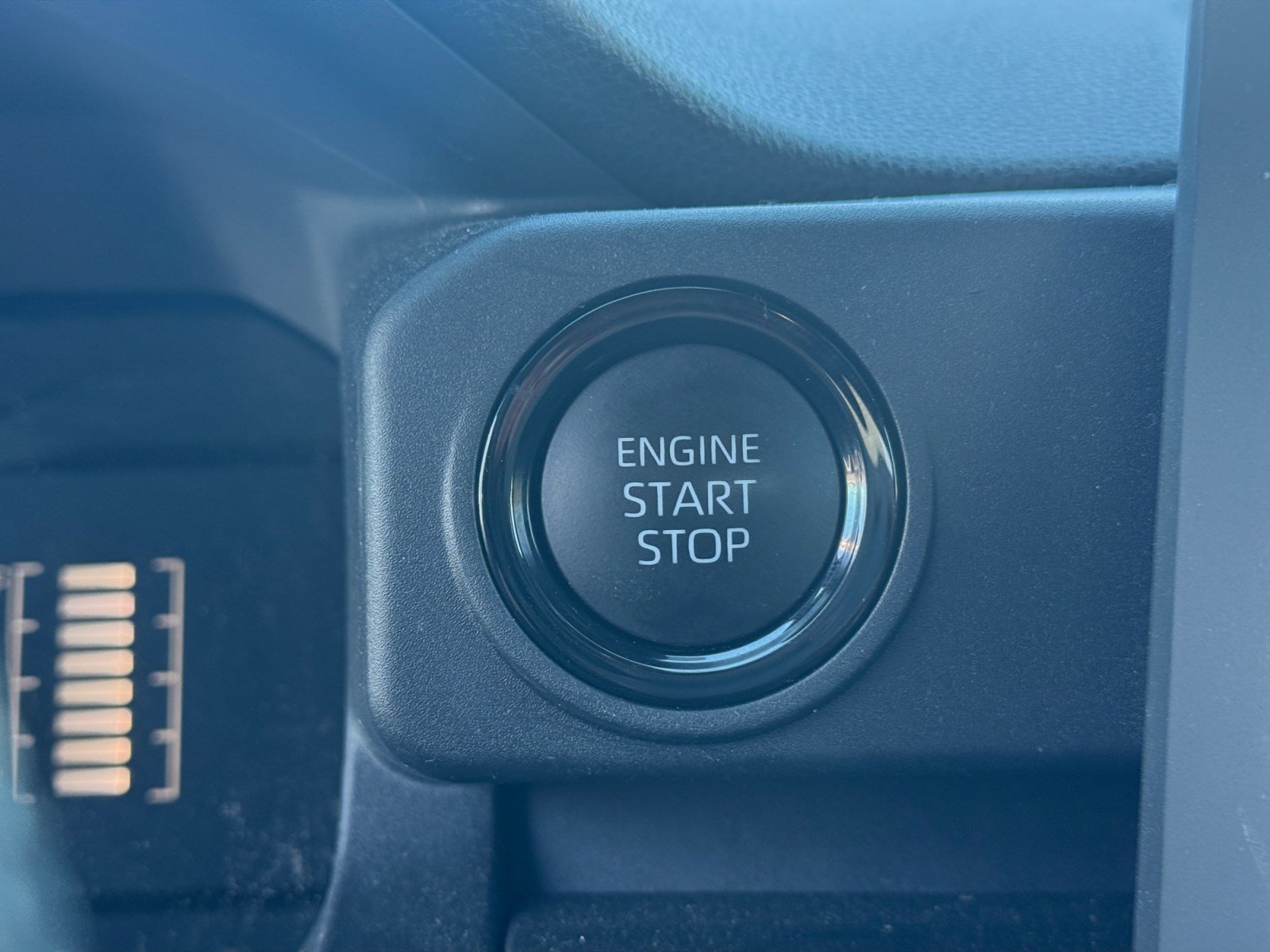 Used 2025 Toyota Tacoma SR AWD/4WD image 28