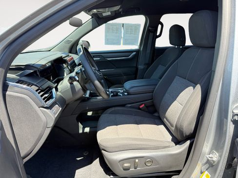 Used 2025 GMC Acadia Elevation FWD image 10