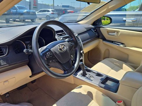 Used 2016 Toyota Camry LE image 4