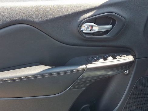 Used 2016 Jeep Cherokee Limited AWD/4WD image 21