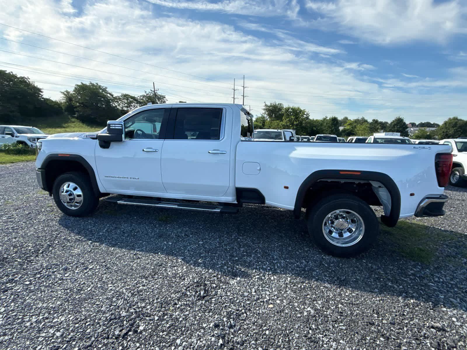 New 2026 GMC Sierra 3500 SLT w/ SLT Premium Package AWD/4WD image 6