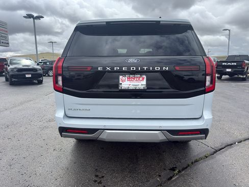 Used 2025 Ford Expedition Platinum AWD/4WD image 6