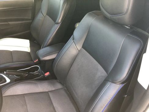 Used 2018 Toyota Corolla SE w/ Carpet Mat Package (TMS) FWD image 12