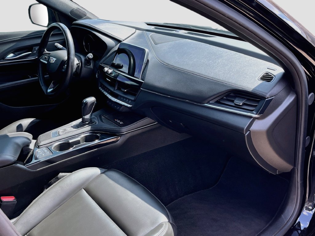 Used 2025 Cadillac CT4 Luxury w/ Cold Weather Package RWD image 31