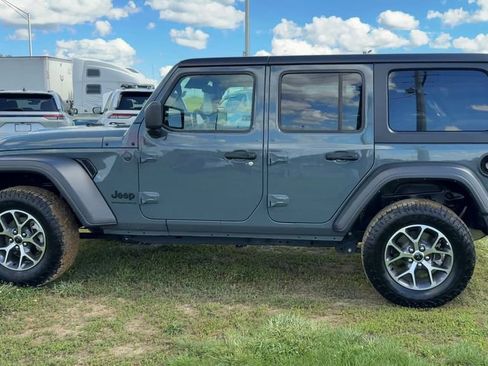 Used 2025 Jeep Wrangler Unlimited Sport AWD/4WD image 4