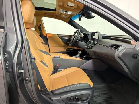 Used 2024 Lexus ES 350 w/ Premium Package image 30