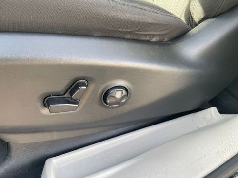 Used 2024 Chrysler Voyager LX image 22