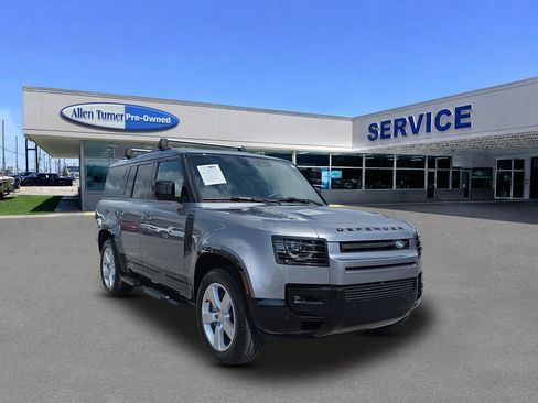 Used 2024 Land Rover Defender 130 X-Dynamic SE AWD/4WD image 2