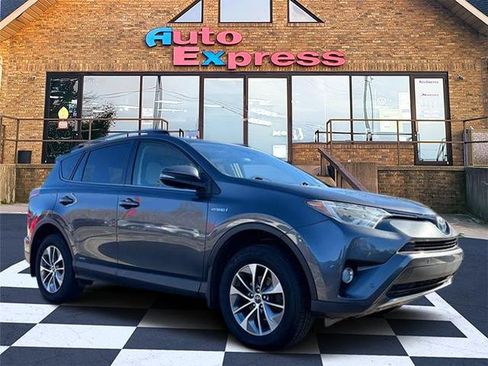 Used 2018 Toyota RAV4 LE Plus image 1