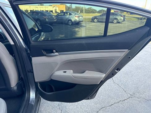 Used 2020 Hyundai Elantra SEL image 15
