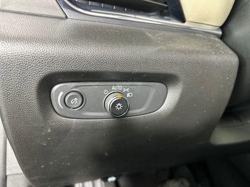 Used 2023 Chevrolet Traverse LS image 25