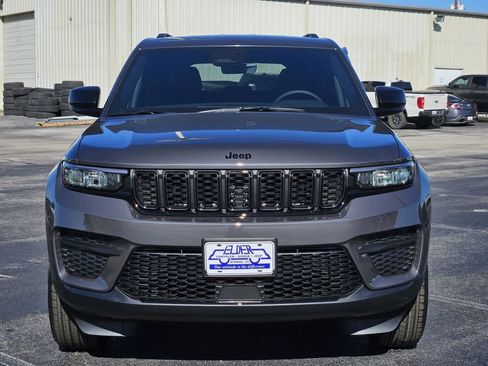 New 2025 Jeep Grand Cherokee Laredo image 2