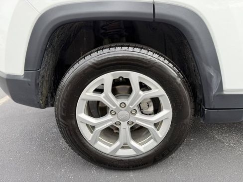 Used 2024 Jeep Compass Latitude AWD/4WD image 37