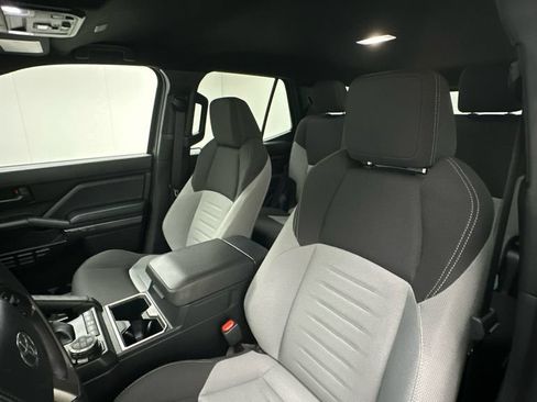 Certified 2025 Toyota 4Runner TRD Off-Road AWD/4WD image 9