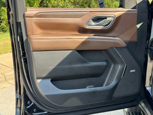Used 2024 Chevrolet Suburban High Country image 30