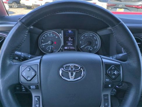 Used 2022 Toyota Tacoma TRD Off-Road w/ Technology Package image 29