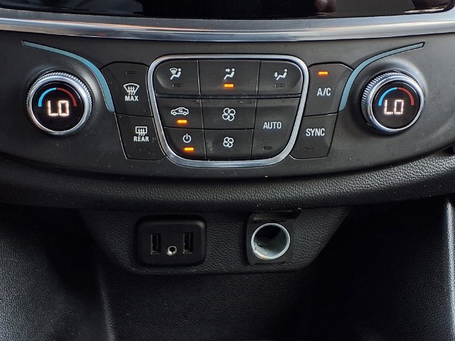 Used 2023 Chevrolet Traverse LS FWD image 17