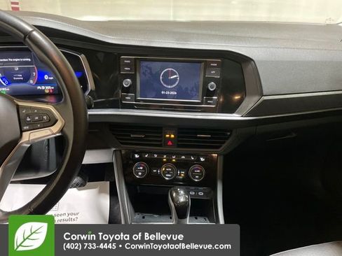 Used 2024 Volkswagen Jetta SE image 17