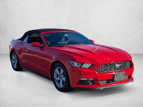 Used 2015 Ford Mustang Convertible image 3