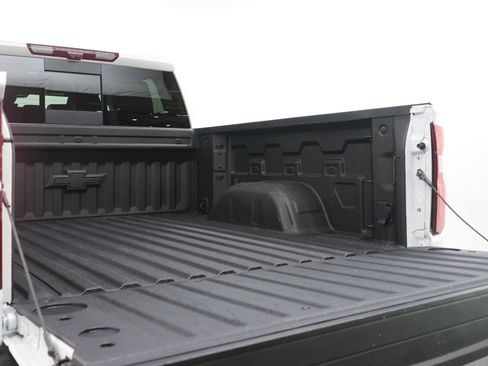 Used 2025 Chevrolet Silverado 1500 High Country AWD/4WD image 18