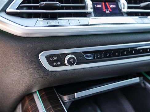Used 2020 BMW X7 xDrive40i w/ M Sport Package AWD/4WD image 19