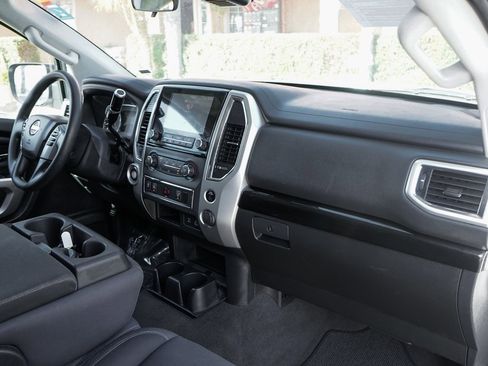 Used 2021 Nissan Titan SV image 31